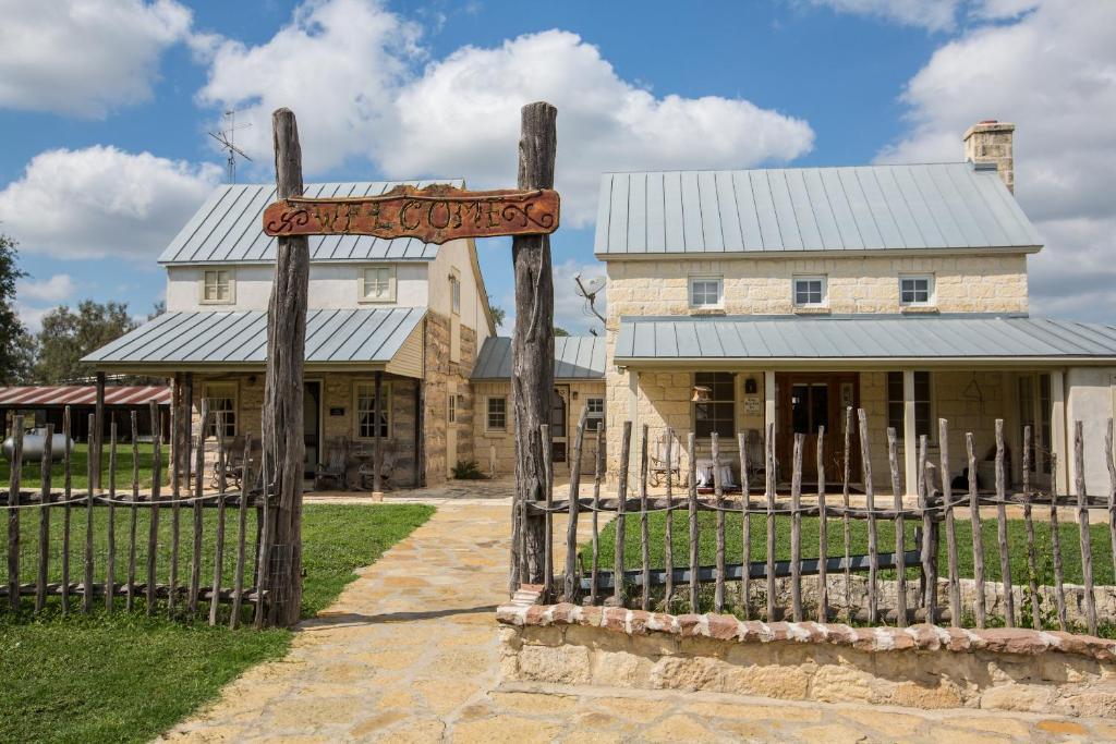 Full Moon Inn Fredericksburg Exterior photo
